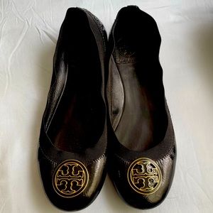 Tory Burch Caroline Patent Leather Caroline Ballet Flats in Black
